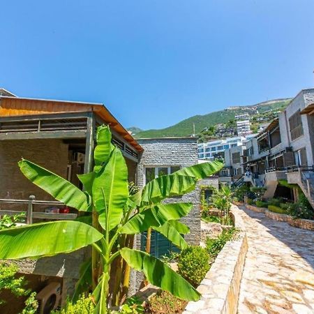 Vila Rina At Aquamarine Residence Vlore Exterior photo
