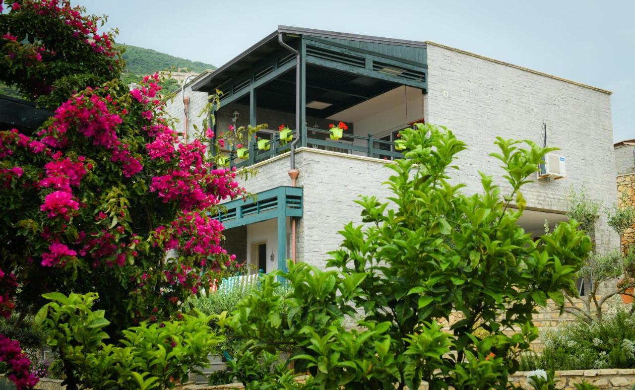 Vila Rina At Aquamarine Residence Vlore Exterior photo
