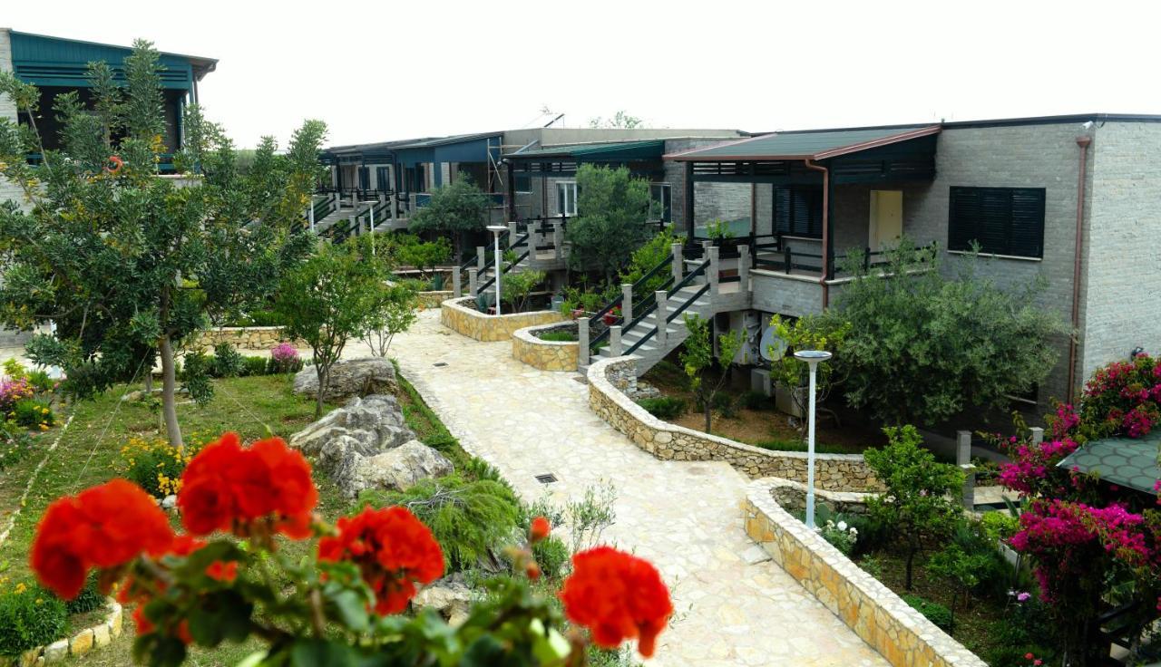 Vila Rina At Aquamarine Residence Vlore Exterior photo