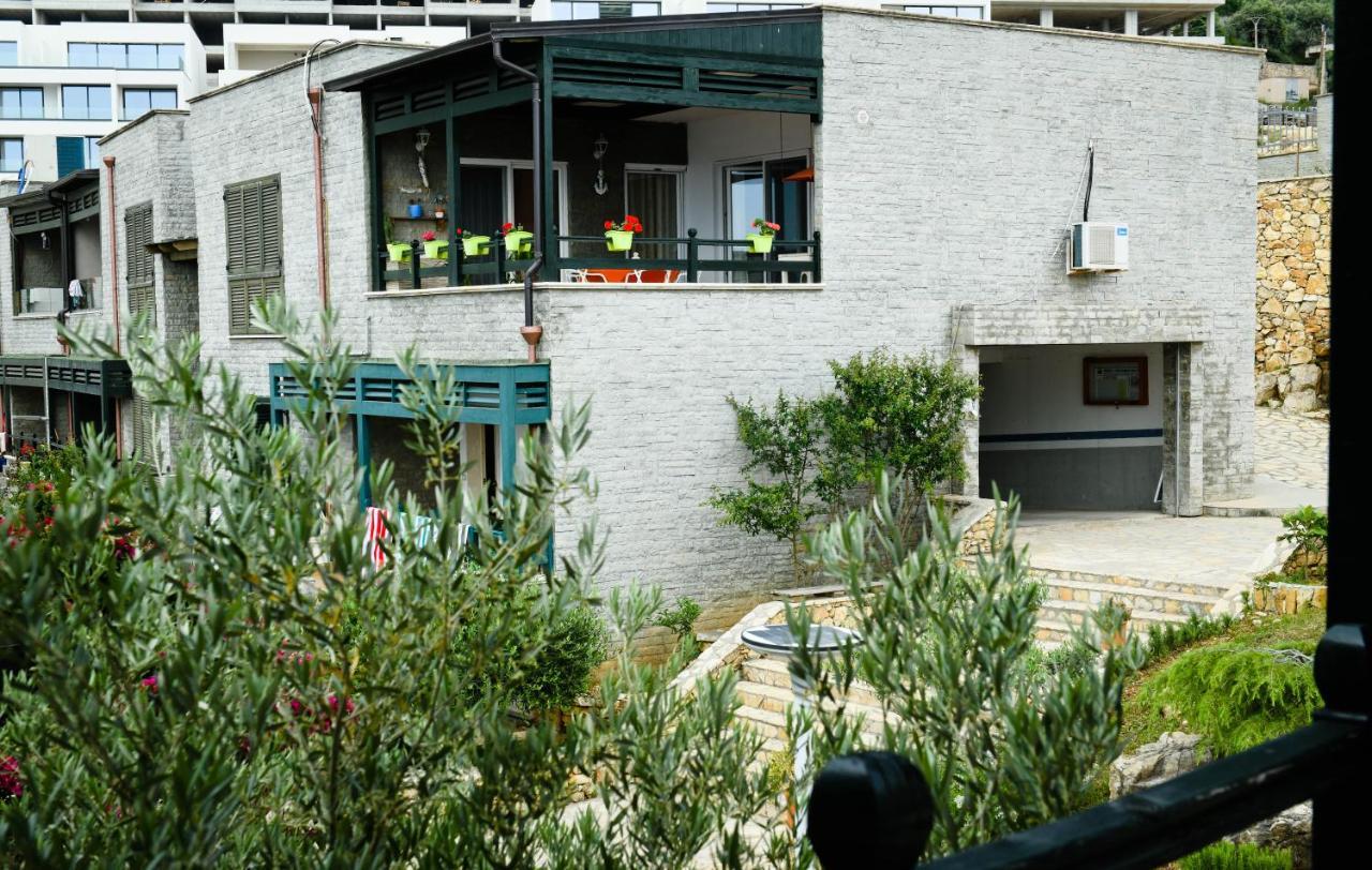Vila Rina At Aquamarine Residence Vlore Exterior photo