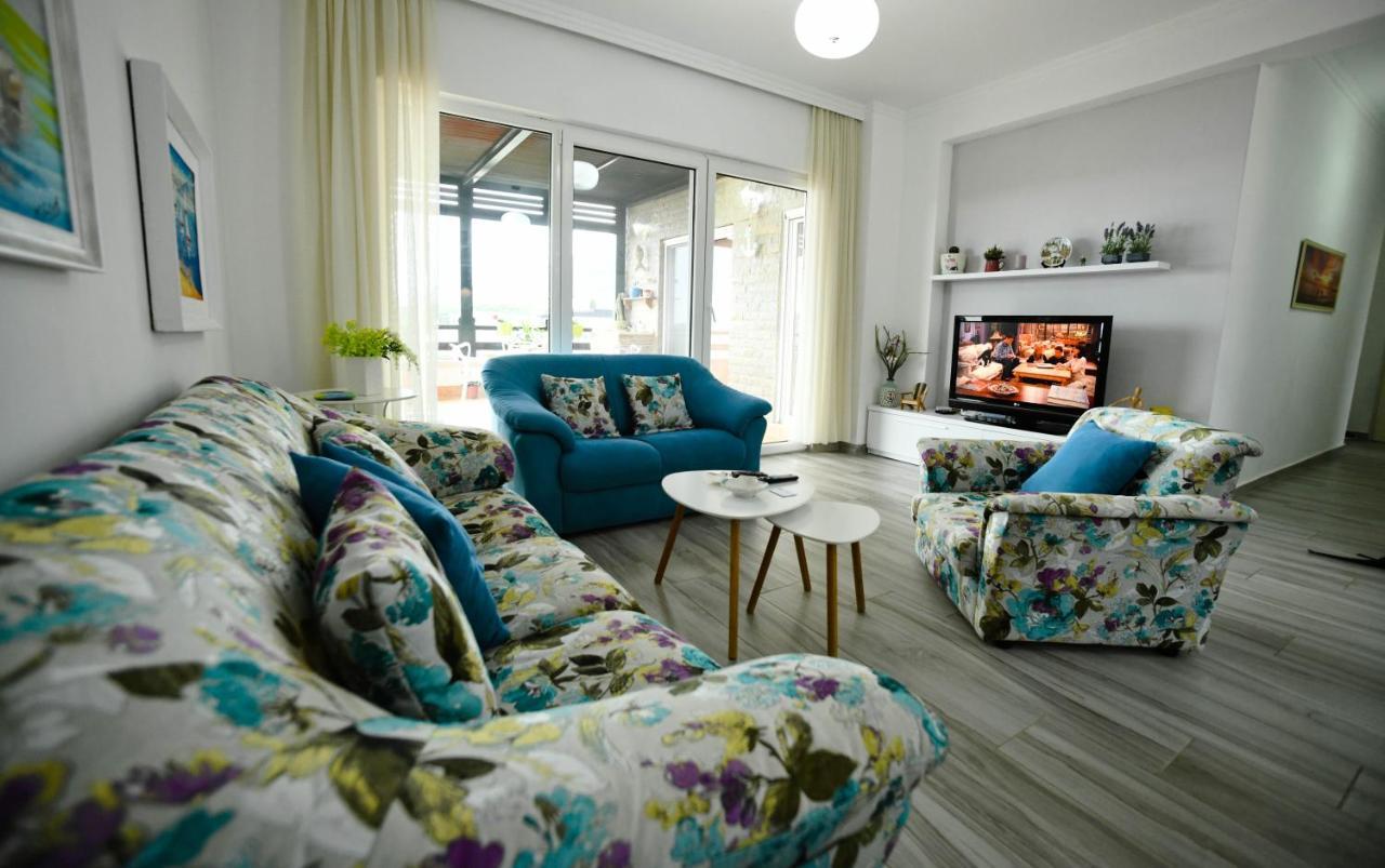 Vila Rina At Aquamarine Residence Vlore Exterior photo