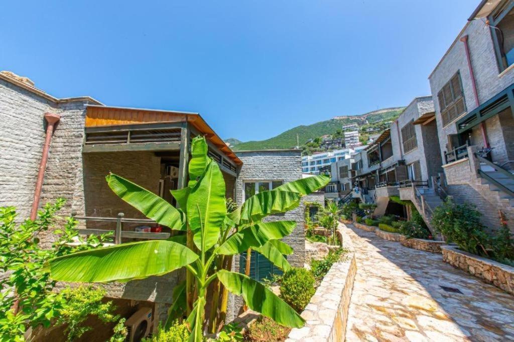 Vila Rina At Aquamarine Residence Vlore Exterior photo