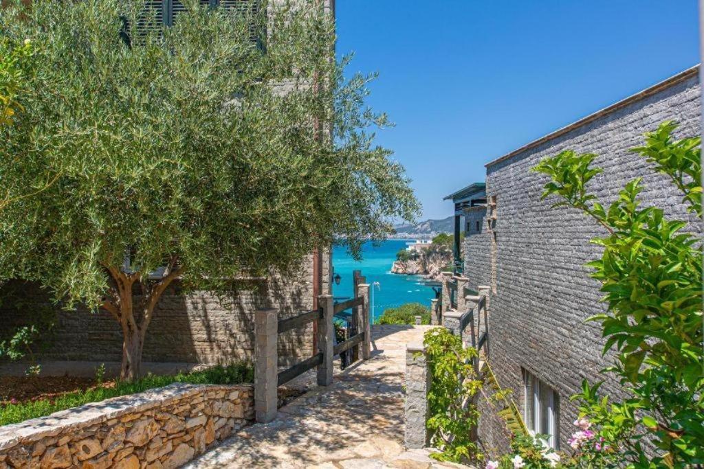 Vila Rina At Aquamarine Residence Vlore Exterior photo