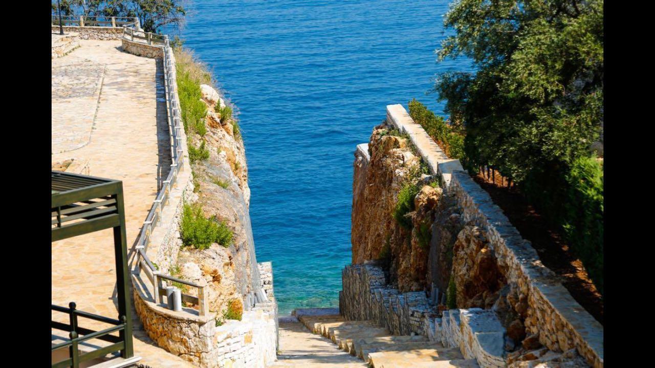 Vila Rina At Aquamarine Residence Vlore Exterior photo