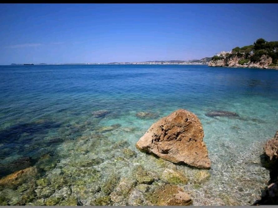Vila Rina At Aquamarine Residence Vlore Exterior photo